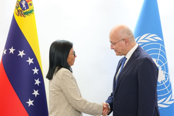 Alto comisionado de ACNUR se reúne con Delcy Rodríguez para cooperación – bancaynegocios.com