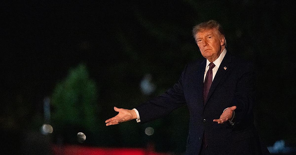 Trump difunde el número de teléfono de un senador republicano en una disputa sobre el cambio horario
