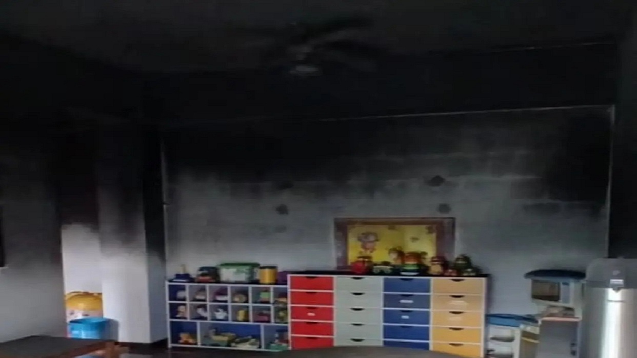 Voraz incendio consumió parte de una guardería en un centro comercial de Caracas (+Video)