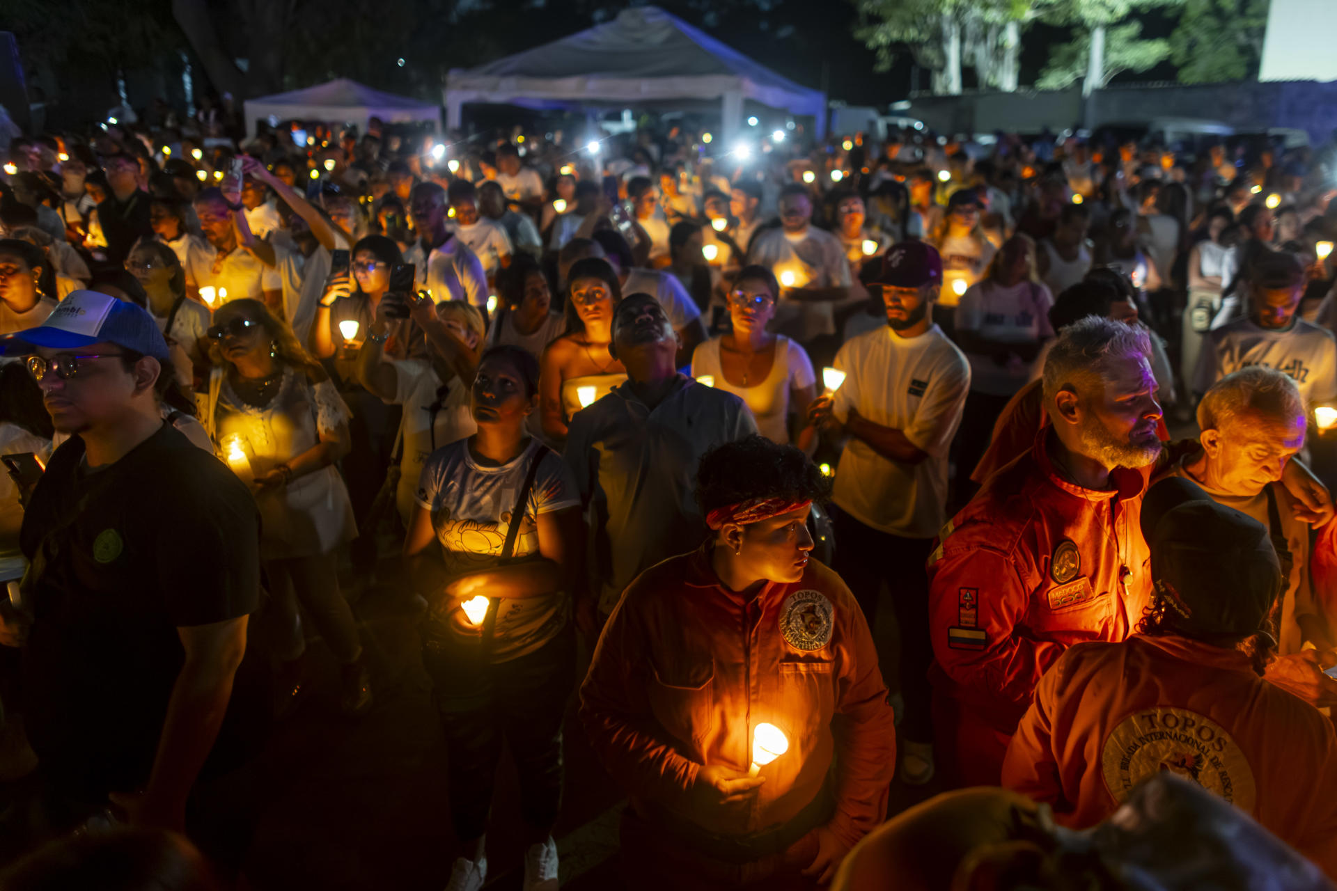Una vigilia en La Guaira rindió homenaje a víctimas 100 días después de los terremotos (FOTOS)