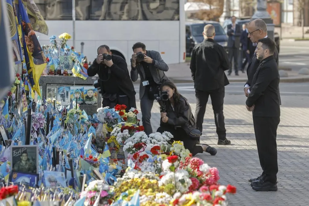 El canciller Merz defiende en Kiev la respuesta europea frente a los ataques híbridos de Rusia