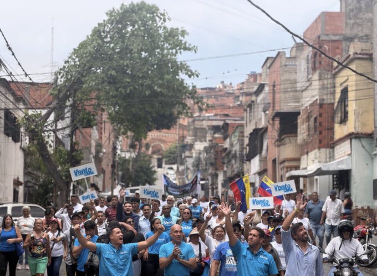 Vecinos de Catia se movilizaron masivamente para respaldar el retorno de María Corina Machado