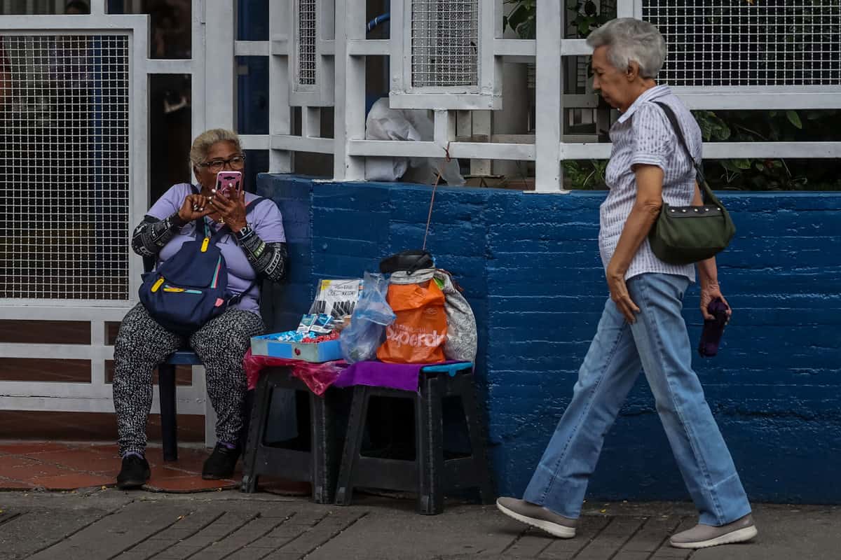 Estar sin luz afecta la salud de los adultos mayores en Venezuela