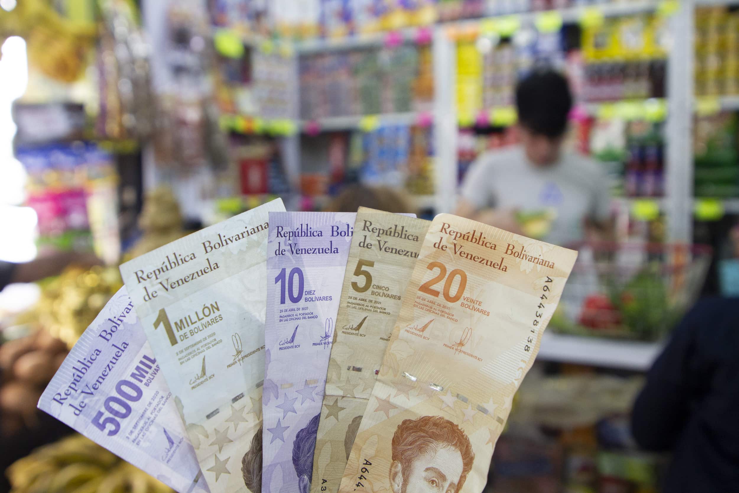 Economía crece en el tercer trimestre pero la inflación no cede