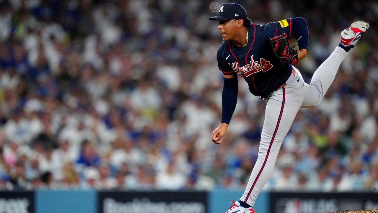 Hazaña en la MLB: colombiano Didier Fuentes firma un debut histórico en postemporada y empata la Serie Divisional para Atlanta ante los Dodgers | NTN24.COM