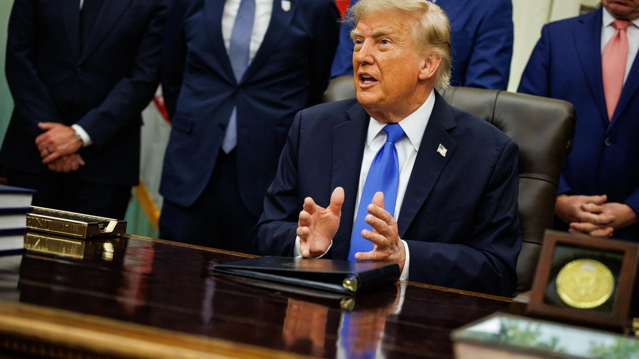 Donald Trump firma orden ejecutiva para permitir el acceso libre al diésel rojo libre de impuestos ante el alza de los combustibles | NTN24.COM