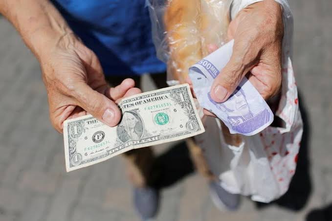 Dólar BCV sigue sin dar tregua al bolsillo de los venezolanos con una tendencia alcista imparable