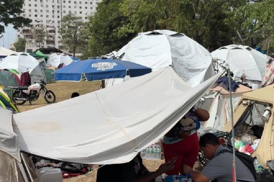 A más cien días del terremoto, organización civil resiste descenso de ayuda en La Guaira