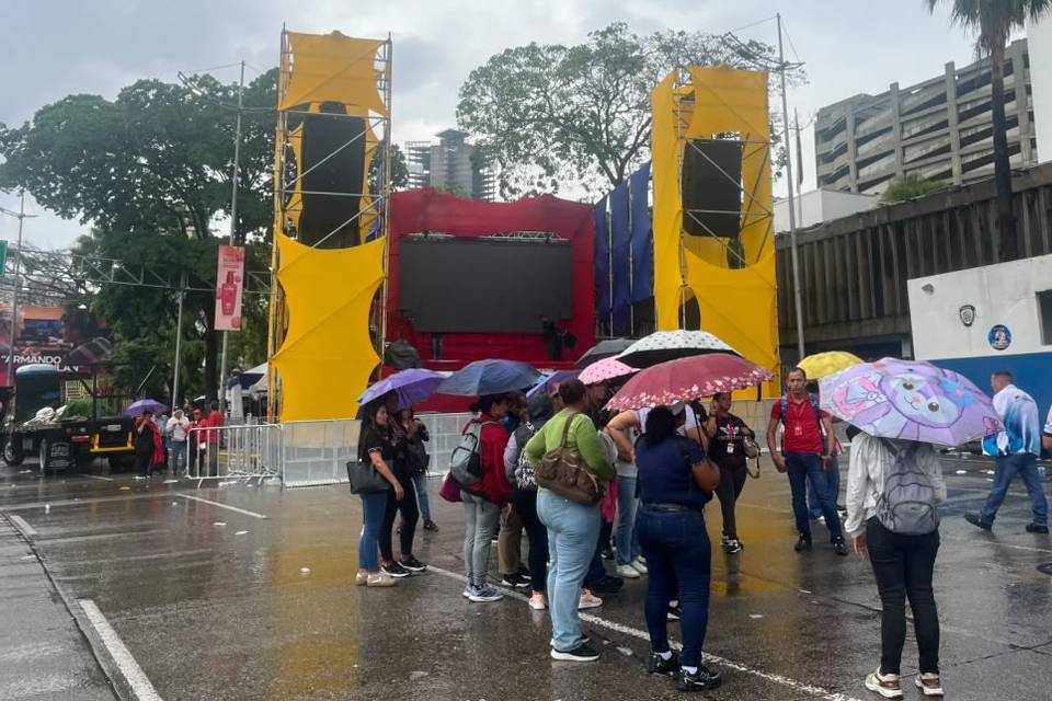 Chavismo no se quiso mojar: lluvias apabullaron marcha