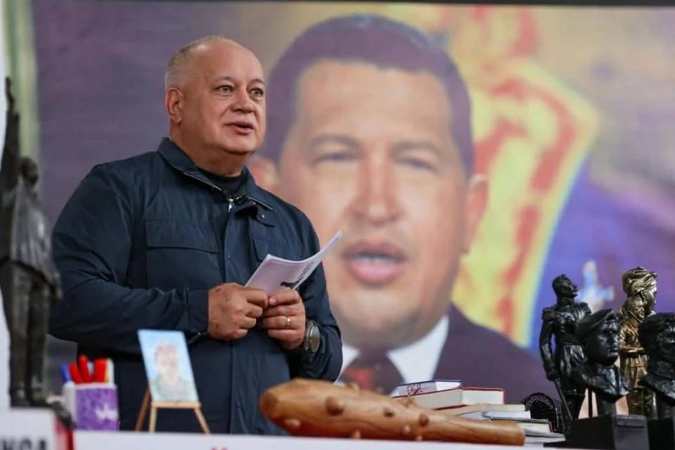Según Cabello, gobierno da la cara ante crisis eléctrica