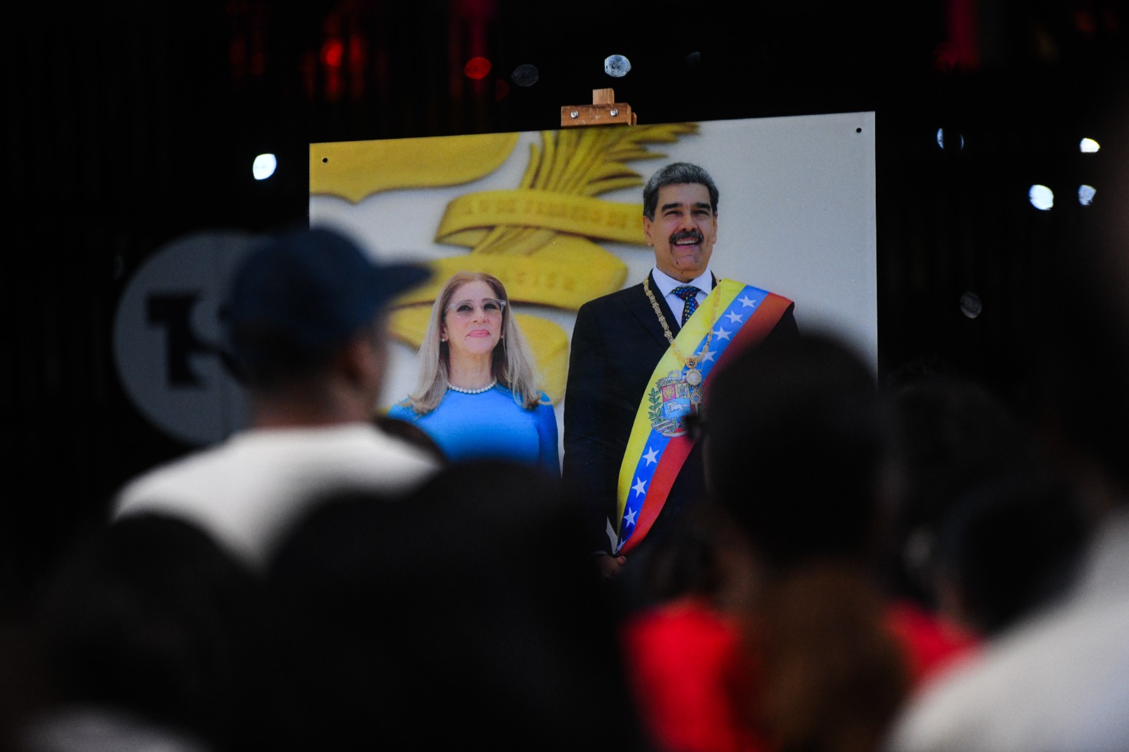 EE. UU. imputa a Maduro y su esposa por liderar un sistema de represión y torturas en Venezuela < El Informador Venezuela
