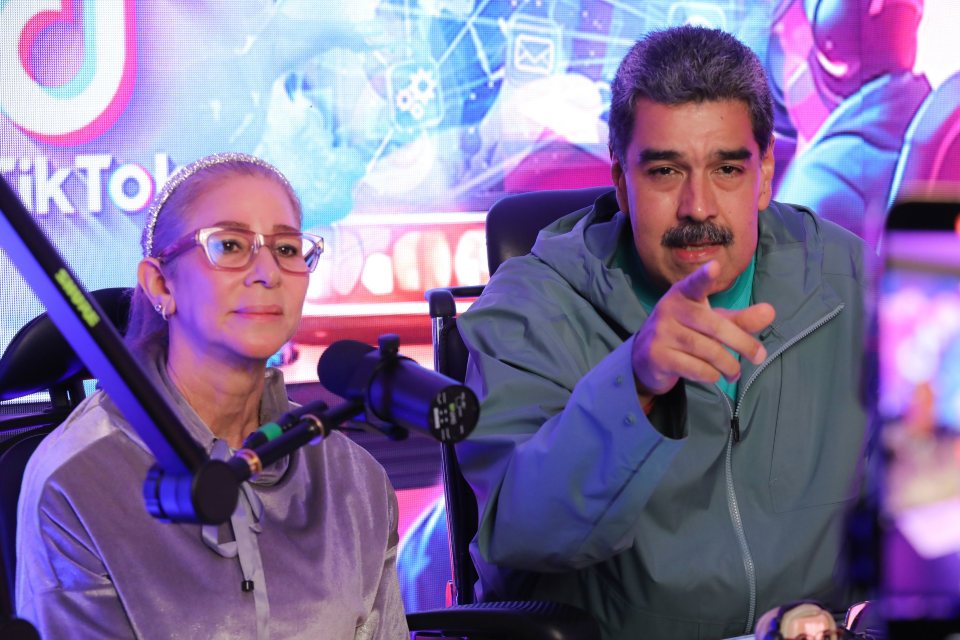 “Qué podemos hacer para que hablen”: las torturas que atribuyen a Maduro y Cilia Flores | TalCual