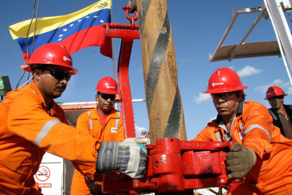 Escasez de mano de obra calificada afecta la expansión petrolera en Venezuela, afirma experto – bancaynegocios.com
