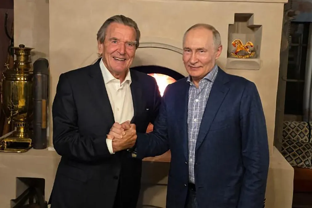 Merz, “profundamente indignado” con la visita de Schröder al presidente ruso coincidiendo con el cumpleaños de Putin