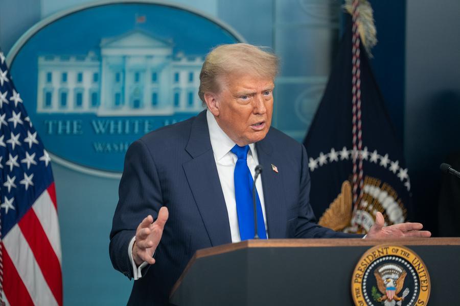Trump arremete contra la nueva Nobel de la Paz y afirma que el “desacreditado” premio debería ser suyo < El Informador Venezuela