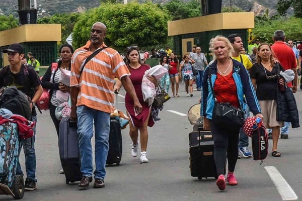Gobierno de Kast reporta que 8.243 venezolanos salieron voluntariamente de Chile este año – bancaynegocios.com
