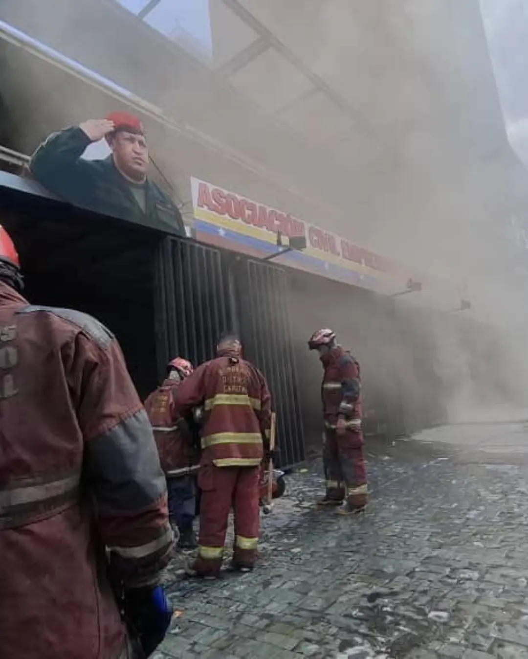 Incendio afectó seis locales comerciales en el mercado La Bolsa en Caracas < El Informador Venezuela