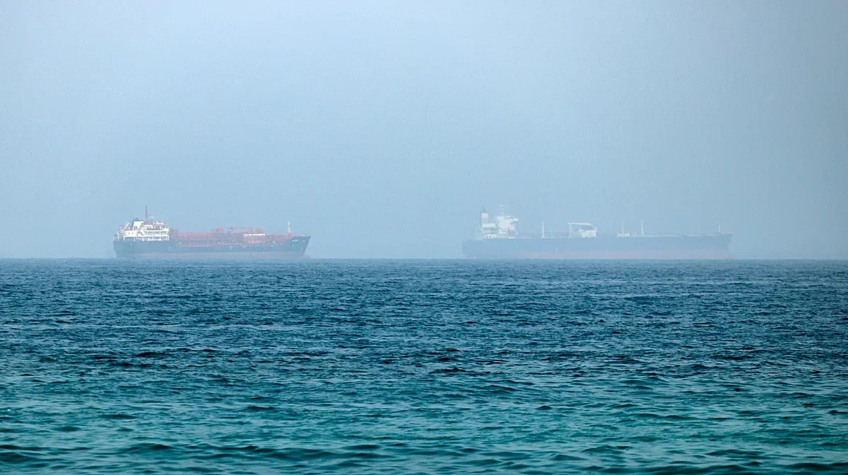 EEUU ataca un buque comercial en el golfo de Omán que partió de un puerto iraní