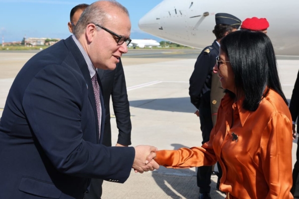 Delcy Rodríguez llega a Italia: Desarrollará agenda de seguridad alimentaria en el Foro Mundial de la FAO – bancaynegocios.com