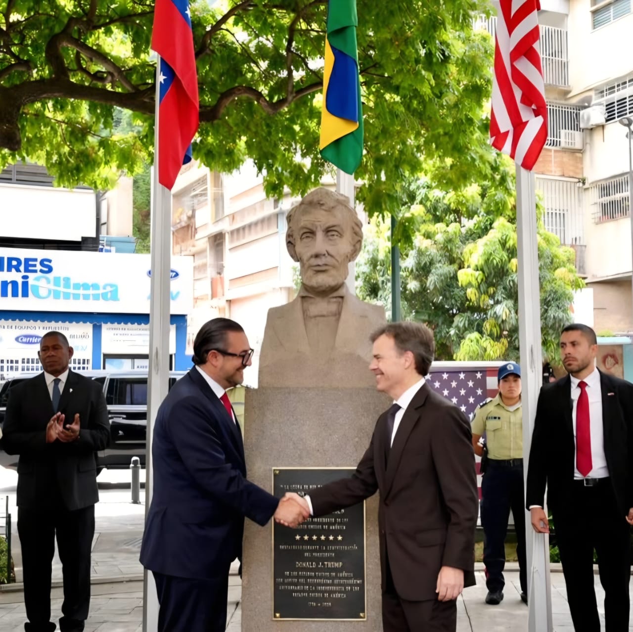 Embajada de EE. UU. y la Alcaldía de Baruta reinauguran la Plaza Lincoln en Caracas < El Informador Venezuela