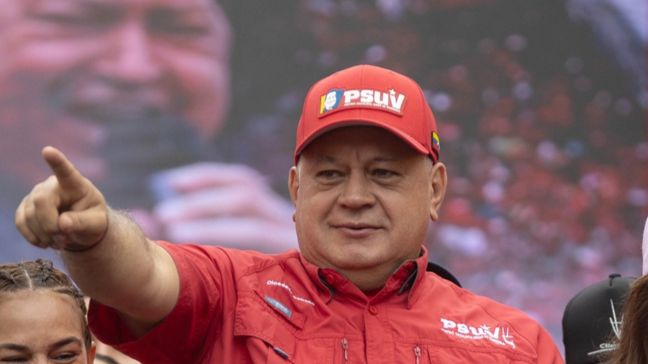 Diosdado Cabello estaría colaborando con la justicia de EE. UU. para ser sacado de Venezuela a uno de estos dos países | NTN24.COM