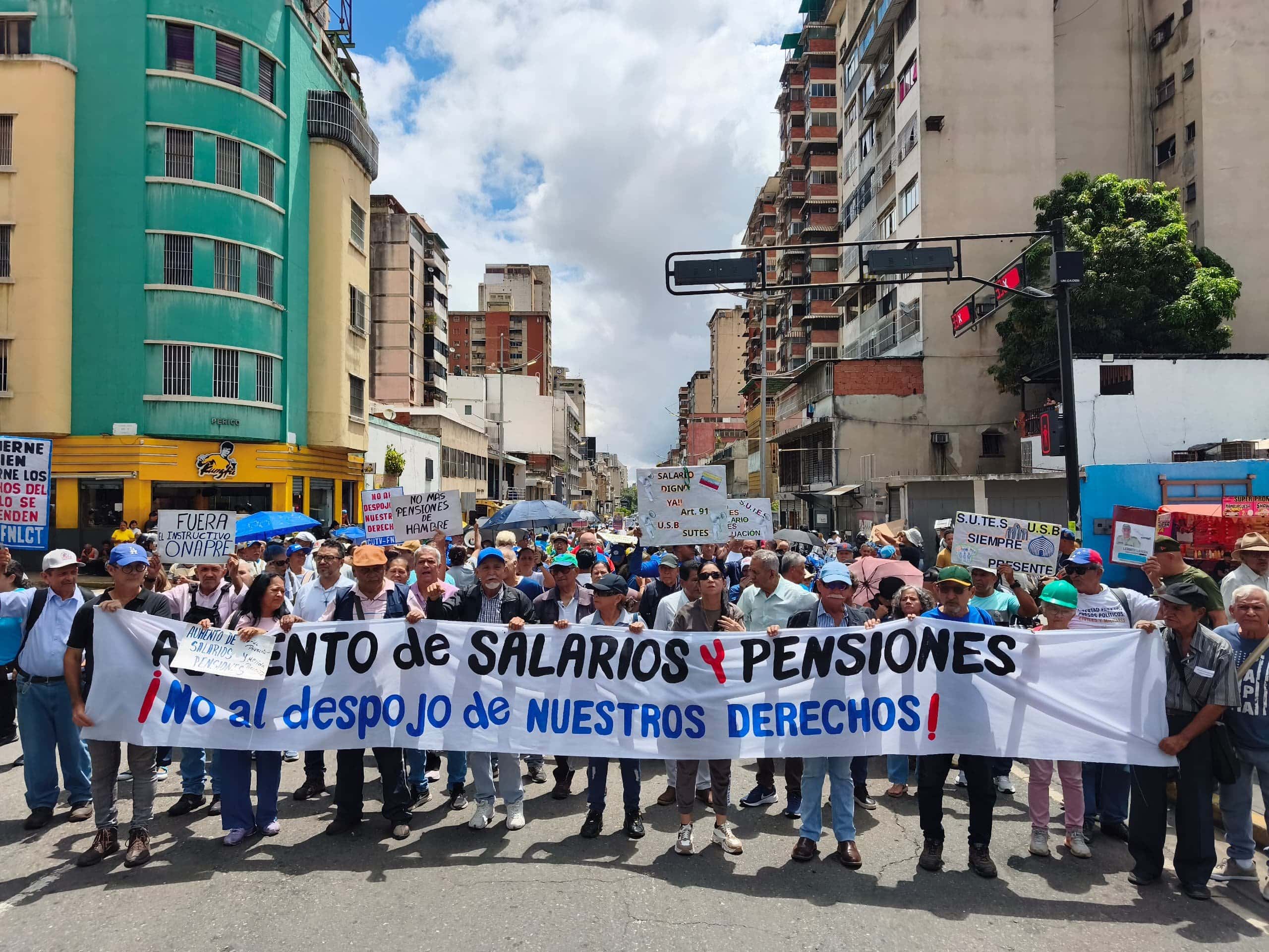 Gremios se movilizan este martes 13 de octubre hacia Miraflores por reivindicaciones laborales – Efecto Cocuyo