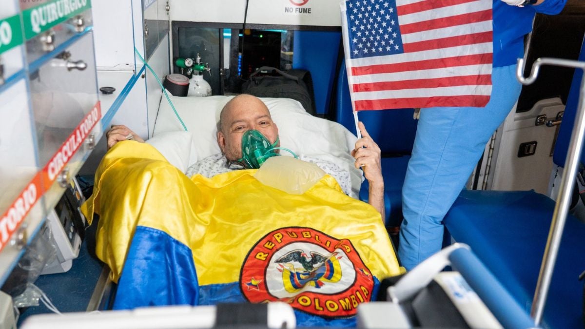 Regresó a Colombia en un vuelo medicalizado el exmilitar Henry Camargo, que había pedido ayuda al presidente De la Espriella | NTN24.COM
