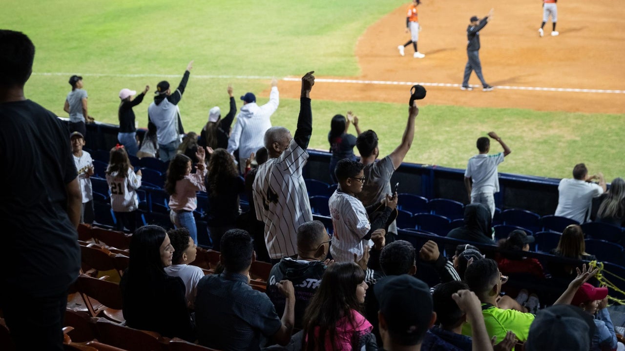 Tiburones de La Guaira se imponen 10-6 a Magallanes en su debut en la nueva campaña del béisbol profesional venezolano | NTN24.COM