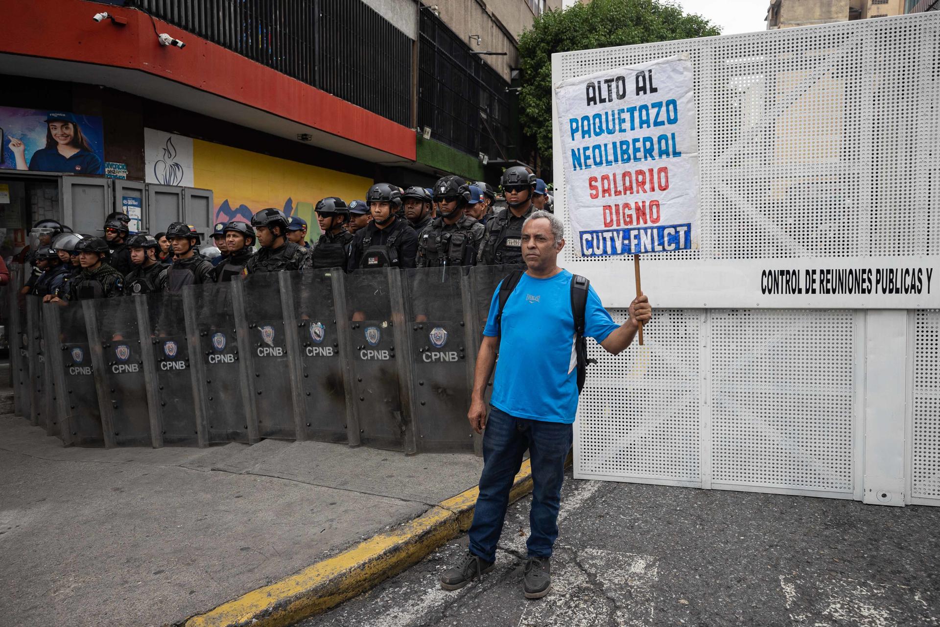 PNB frenó marcha de trabajadores hacia Miraflores, pero dirigentes lograron entregar más de 50 mil firmas