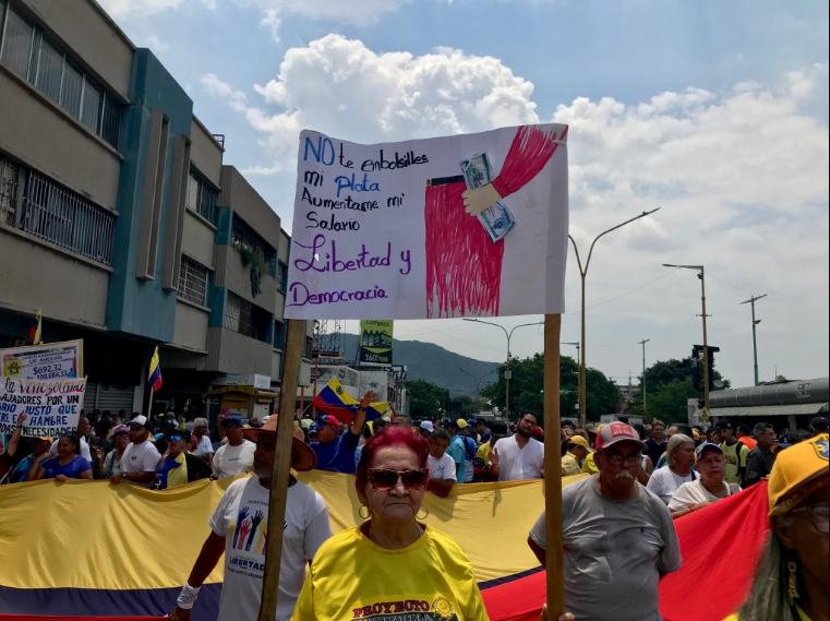 “Nos estamos muriendo de hambre”, denunció jubilada del Cicpc en manifestación en Caracas #13Oct (VIDEO)