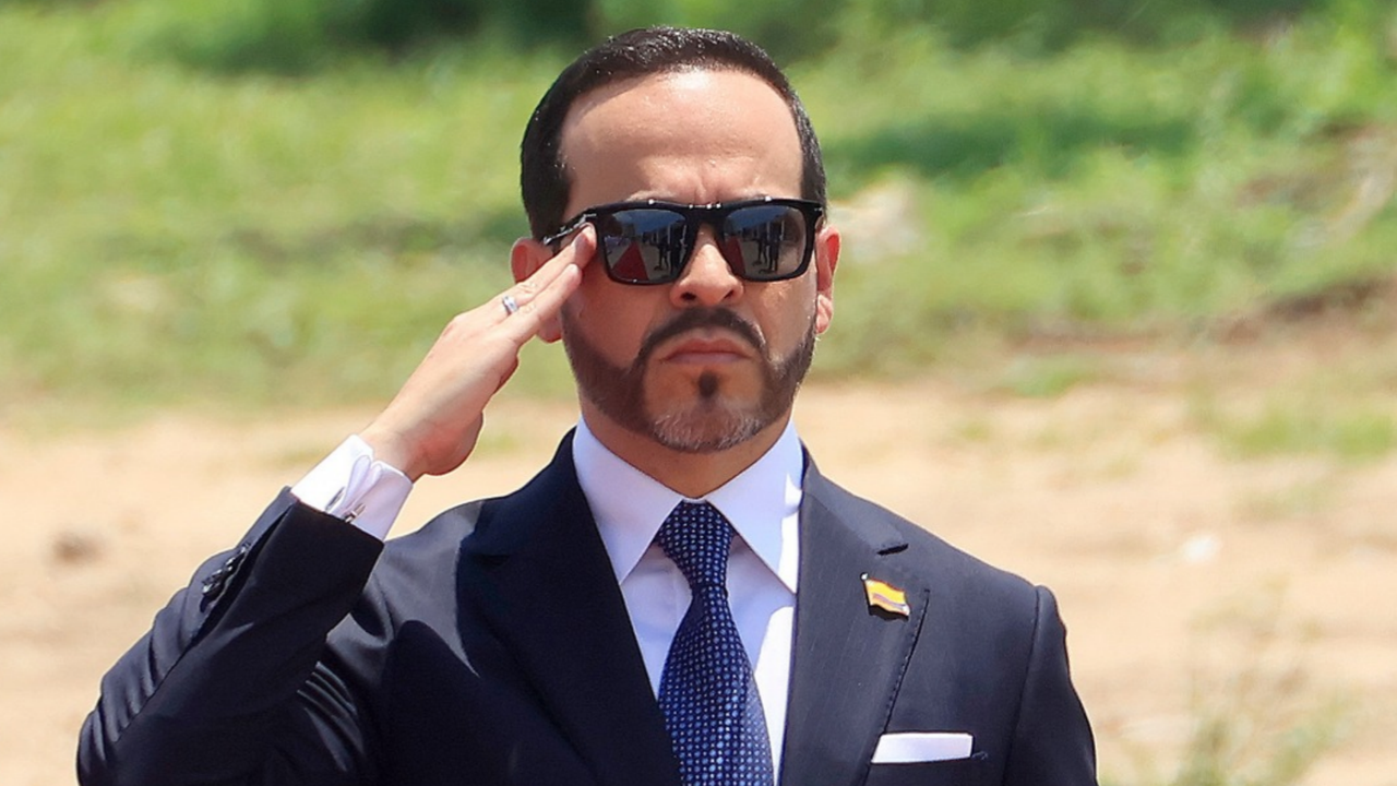 “Bienvenido a la Patria Milagro”: así recibió Abelardo de la Espriella a exmilitar que necesita trasplante de pulmón tras su regreso a Colombia desde Estados Unidos | NTN24.COM