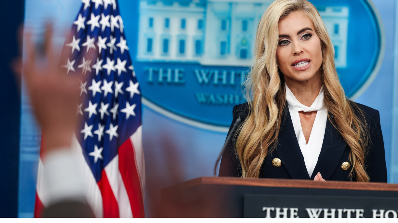 Afirman que primera interacción de nueva portavoz de Trump fue accidentada pero el presidente la calificó de “excelente”: así fue el debut de la sucesora de Leavitt | NTN24.COM
