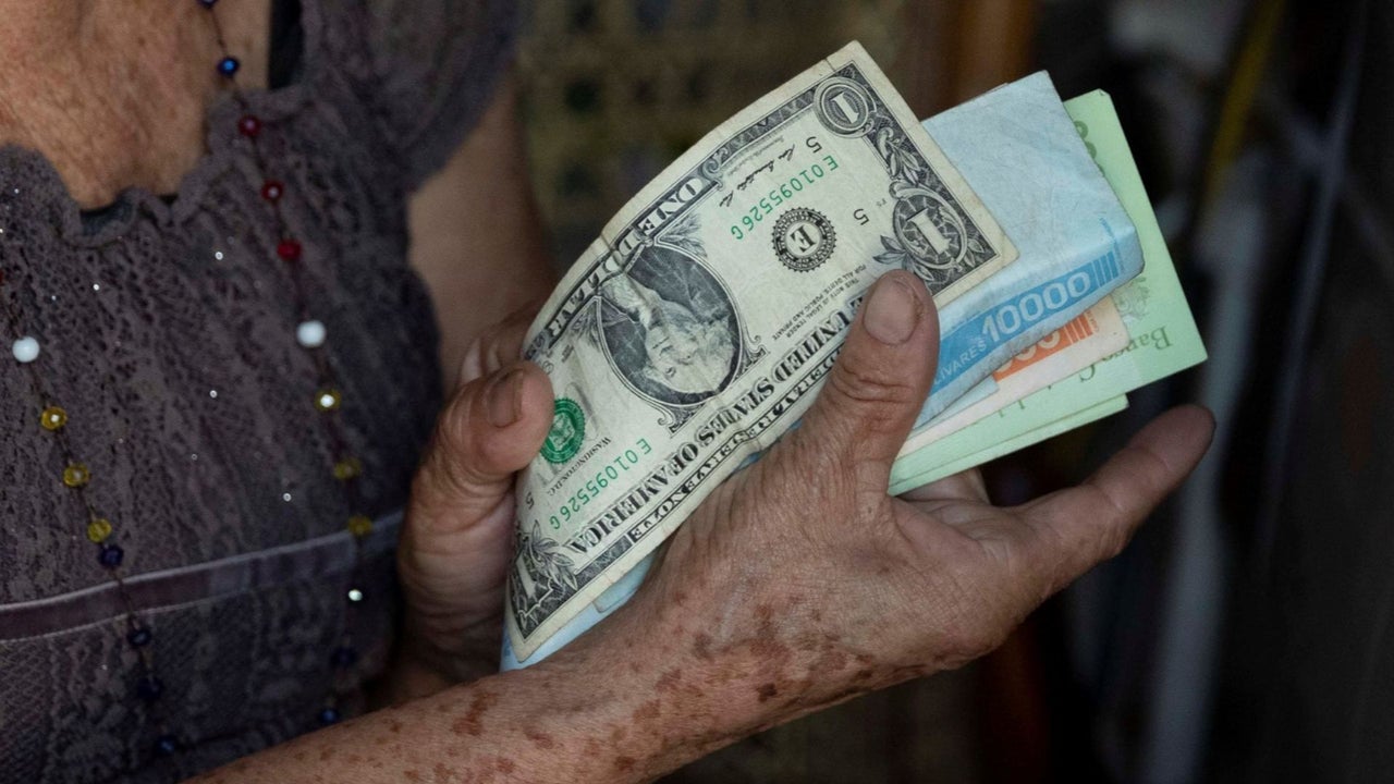 ¿Cuánto ha subido el dólar en Venezuela desde enero hasta octubre de este año? | NTN24.COM