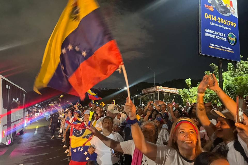 “El miedo se cambió de bando”: caraqueños reciben a Machado