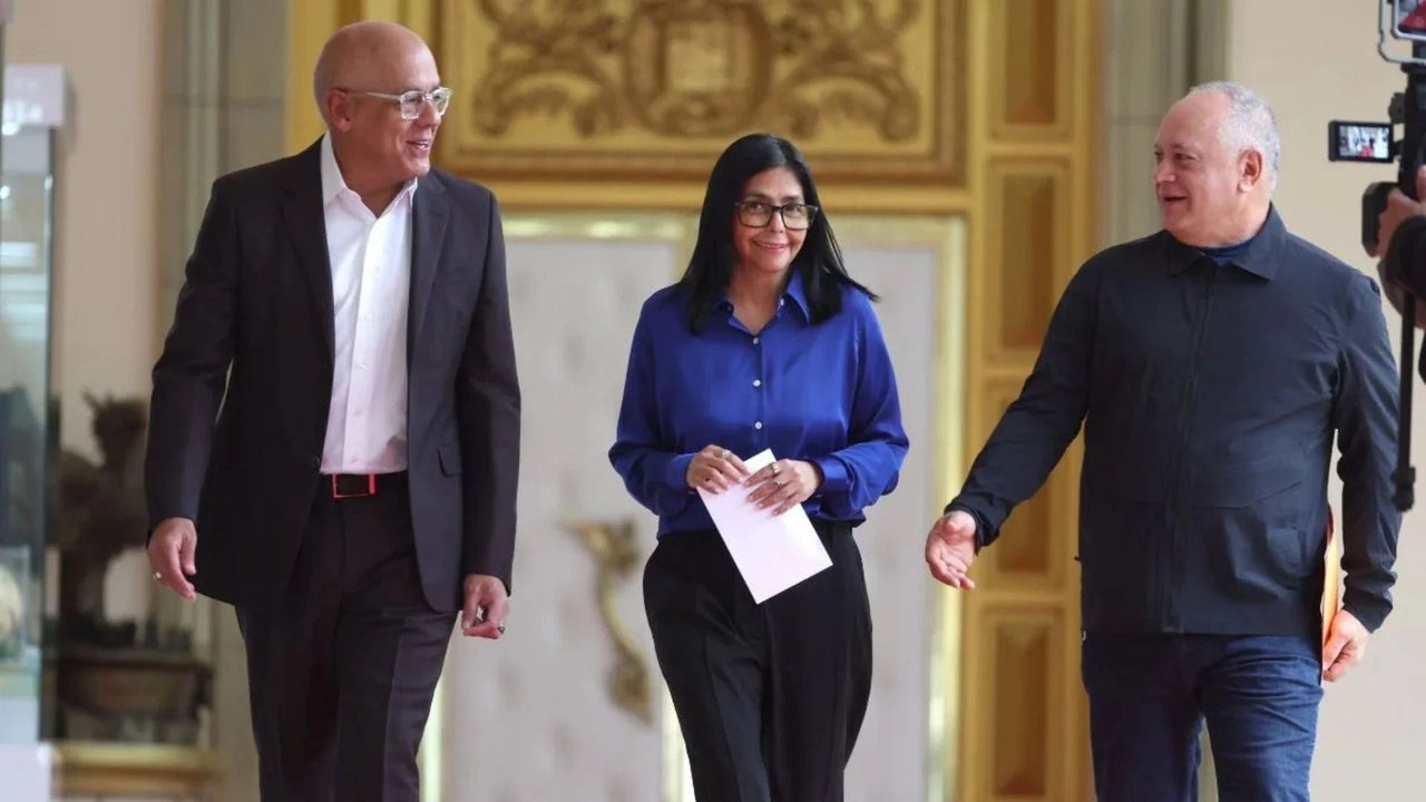 “Nervioso y con miedo”: Diosdado Cabello visiblemente agobiado junto a los Rodríguez | NTN24.COM